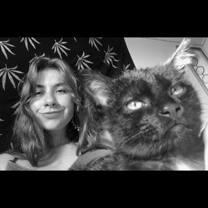 Meet your Posher, Della